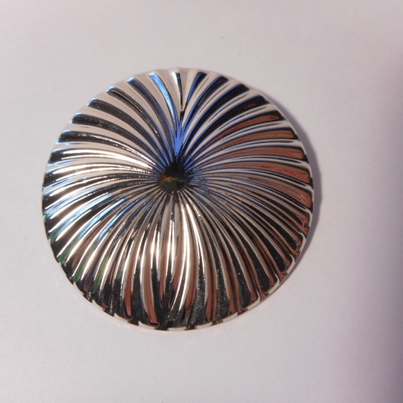 Vintage Silver Tone Pleated Swirl Round Scarf Ring Clasp - Picture 3 of 5